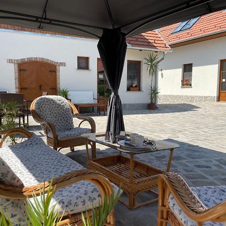 Kis-Duna Vendeghaz Dunabogdány Buitenkant foto