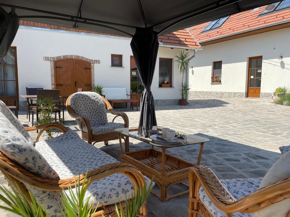 Kis-Duna Vendeghaz Dunabogdány Buitenkant foto